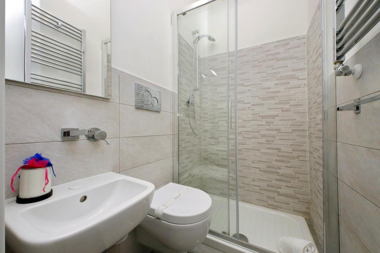 Apartment Flatinrome Termini 1 Rom